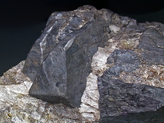 リチオフォル石