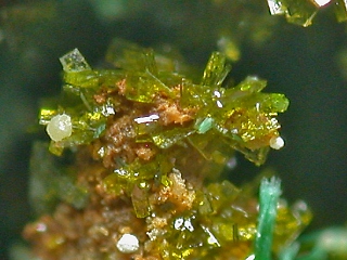 水鉛フォルノー石