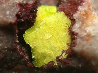 メタ燐重土ウラン鉱