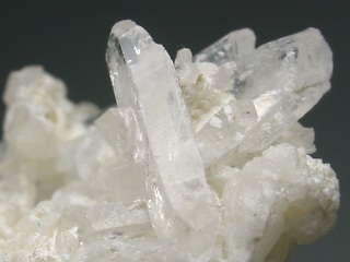 ニフォントフ石