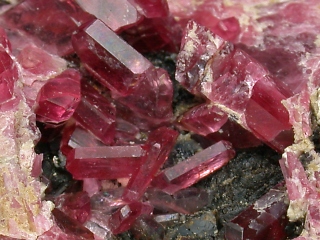 パイロクスマンガン鉱