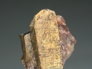 サマルスキー石