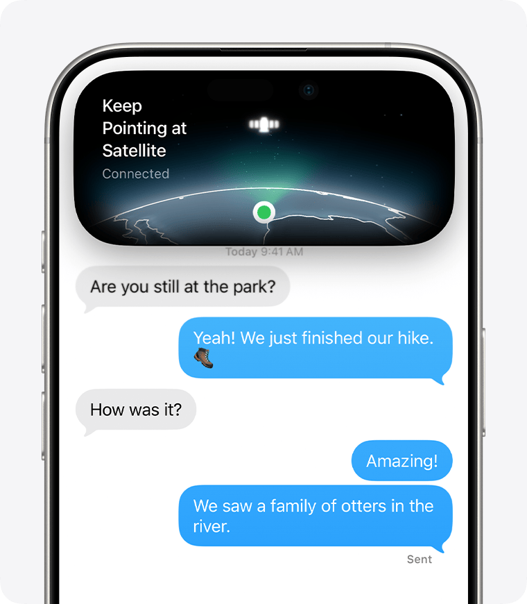 Envío de un mensaje de texto vía satélite en la app Mensajes. Dynamic Island indica una conexión fuerte con el satélite.
