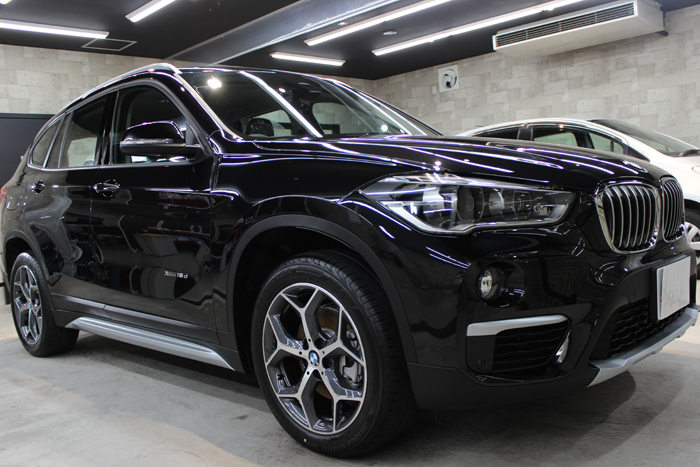 BMW X1 ブラックサファイア フロントバンパー右