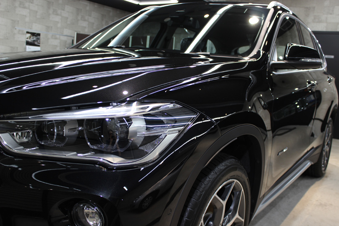 BMW X1 ブラックサファイア ヘッドライト