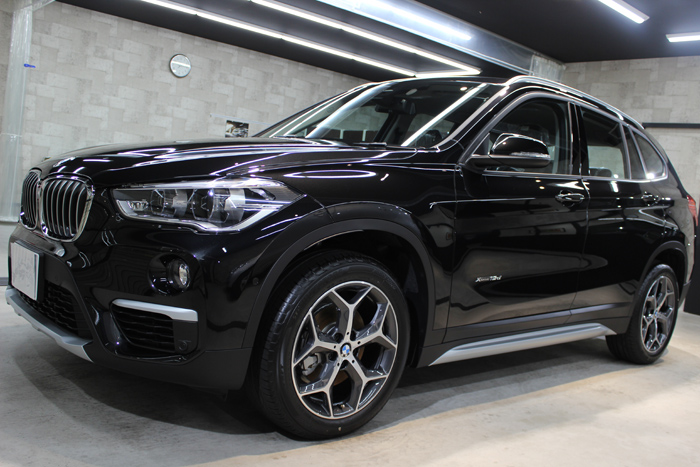 BMW X1 ブラックサファイア ホイール左