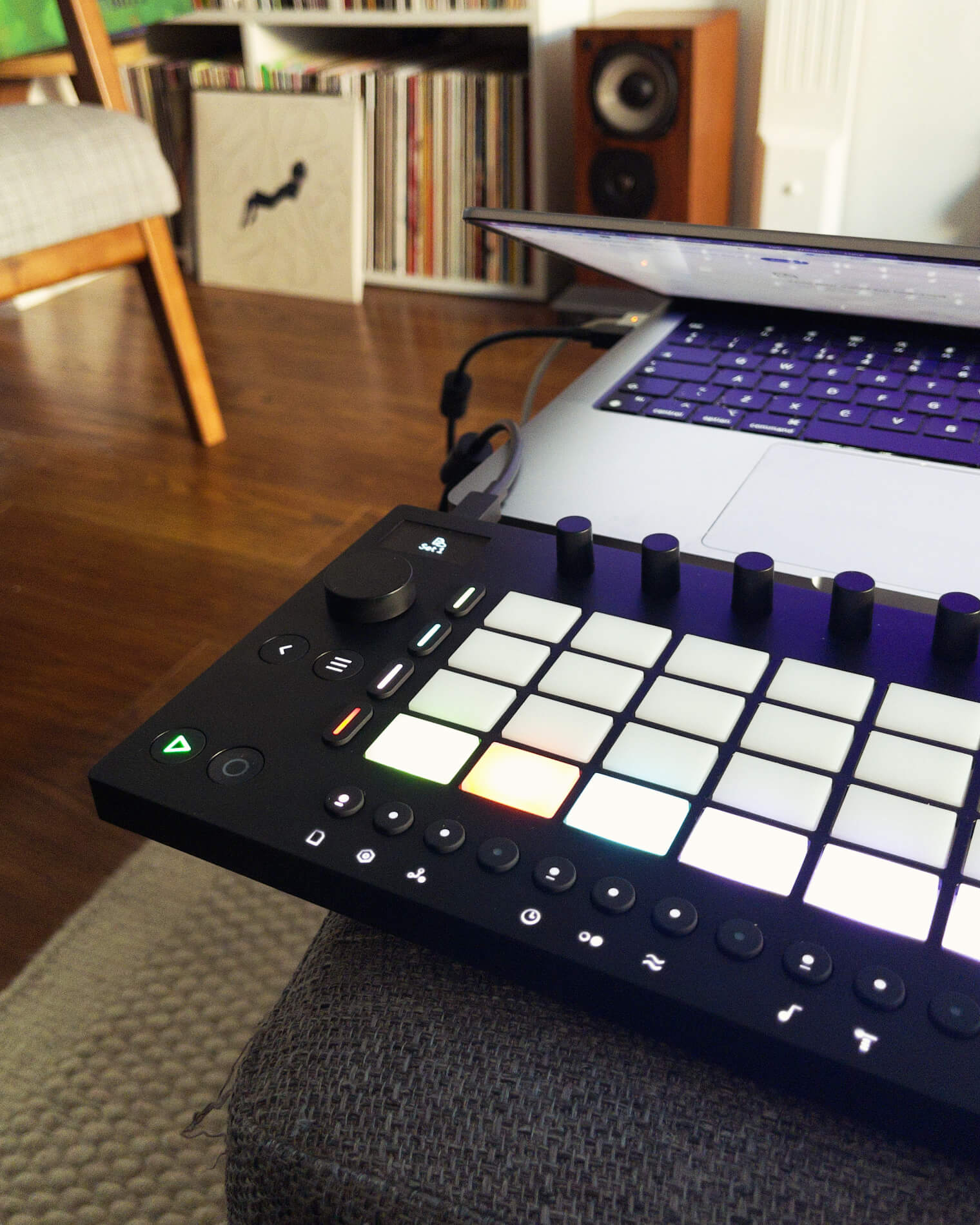 Ableton Move on my big pouffe