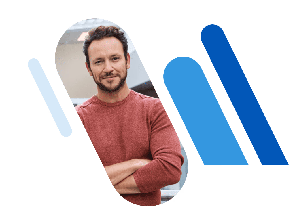 Mann mit verschränkten Armen