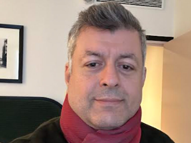 Portrait of Savaş Zafer Şahin, urban planner and researcher specializing in governance, participation and urban development.