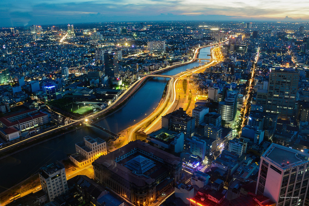 Kinh Tàu Hủ nhìn từ SKYDECK (tầng 49, độ cao 178 m) của tòa nhà Bitexco Financial Tower (78 tầng, góc Hồ Tùng Mậu-Phủ Kiệt, Q1), Ho Chi Minh City, Vietnam, August 29, 2018 | © Courtesy of manhhai/Flickr.