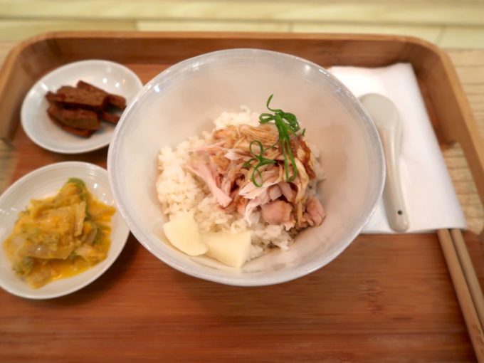 鶏肉飯(約680円)