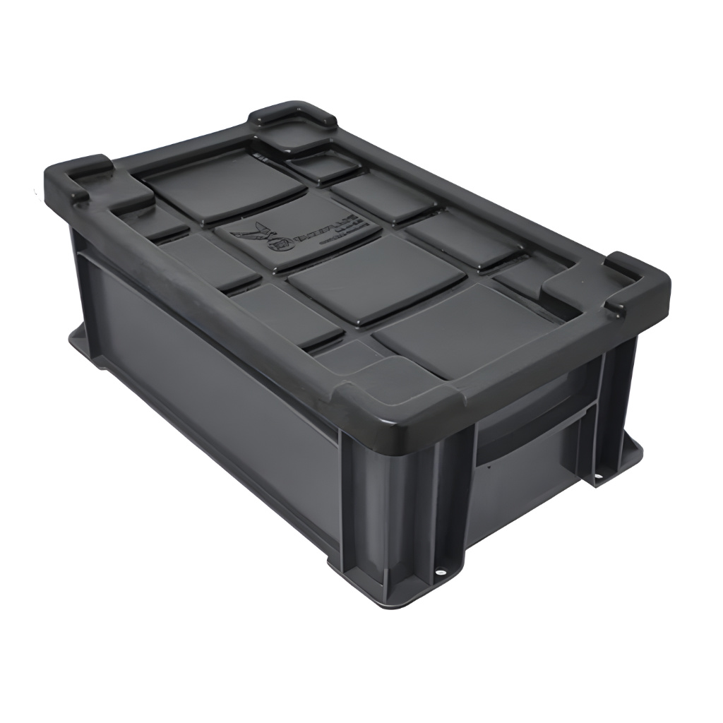 Caja plástica industrial alta número 2 color gris con tapa para uso logístico y almacenaje seguro, polietileno virgen, México.