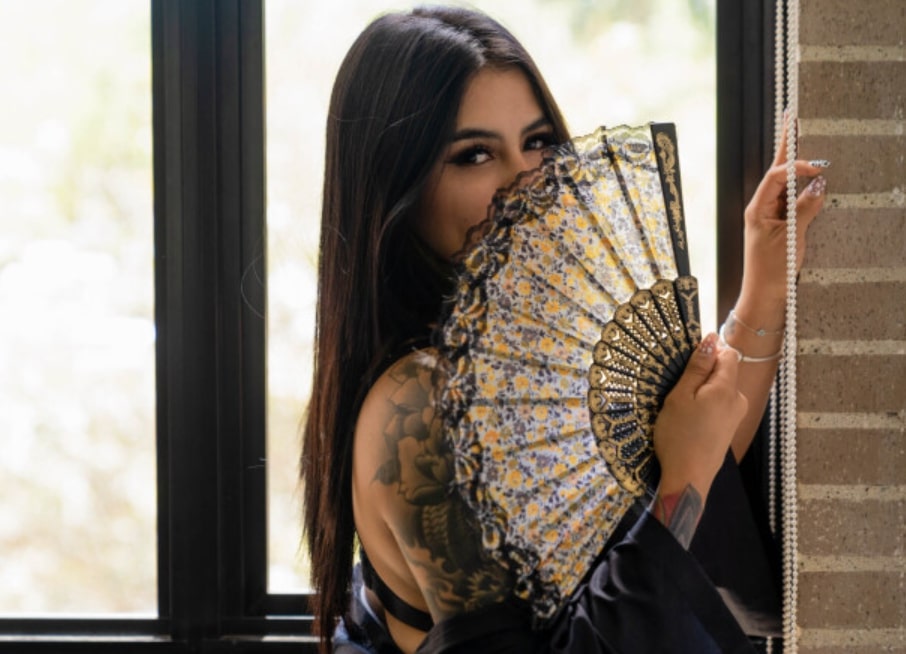 Amber Lurk – Don’t even think about looking elsewhere—no one compares