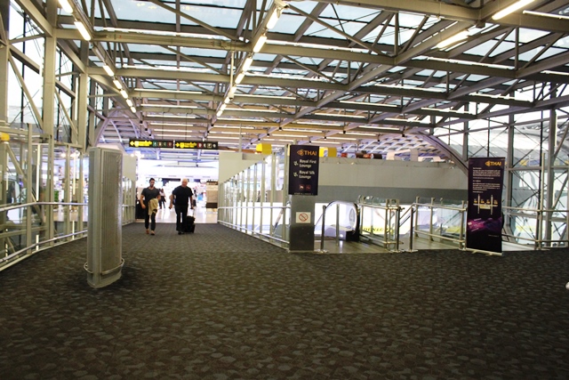 IMG 7607 1 出国審査を過ぎたところ