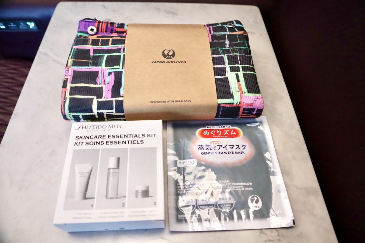 IMG 9096 JALファーストクラスのアメニティーキット