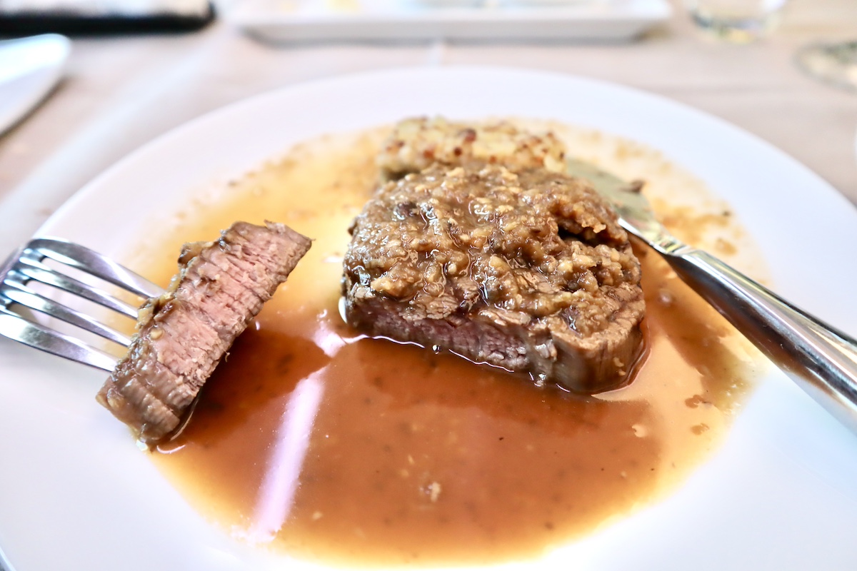 IMG 9126 JALファーストクラスの和牛ステーキ