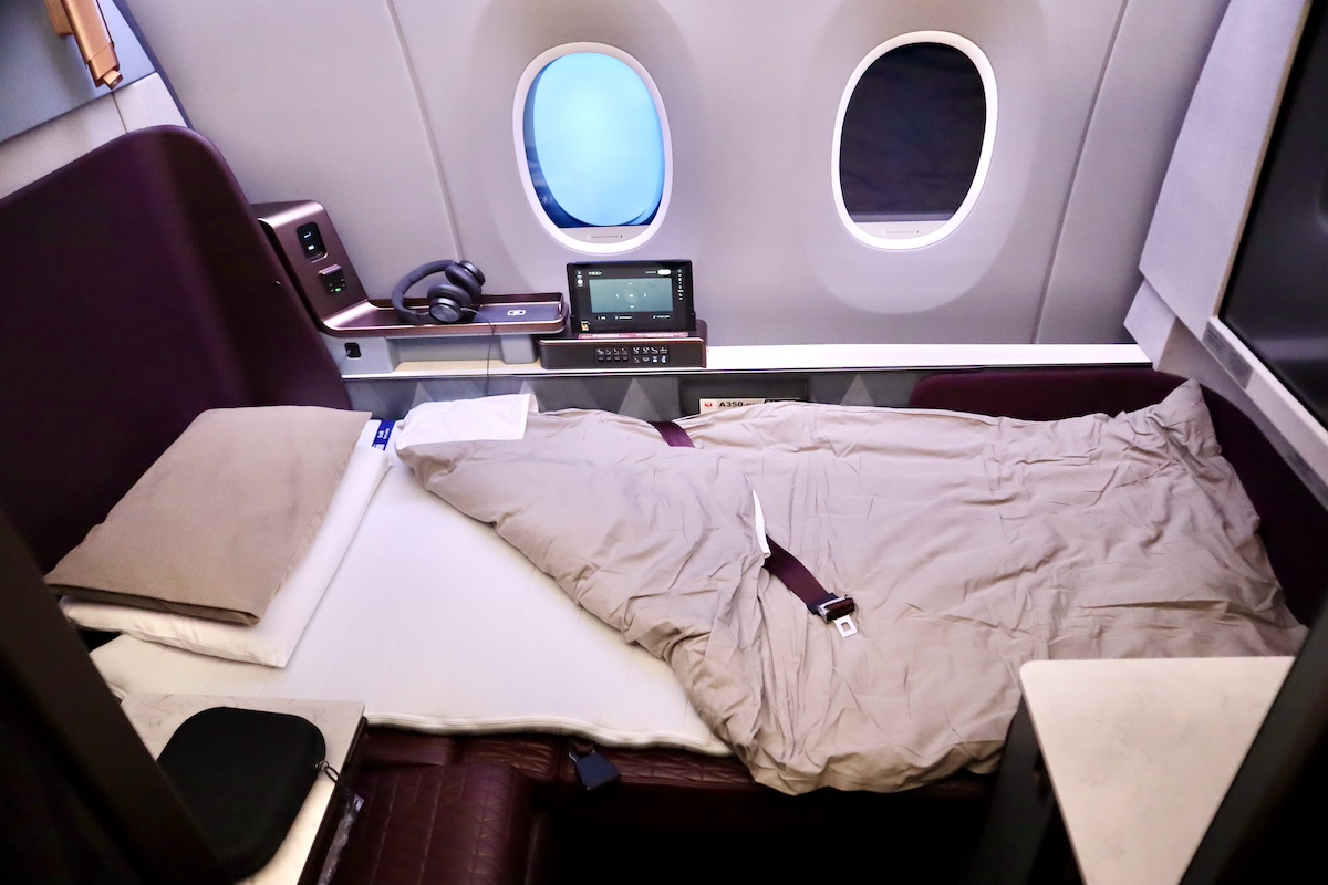 IMG 9136 JALA350-1000ファーストクラスのベッド