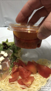 セブンイレブン生ハムとチーズとトマトの冷製パスタ100日間コンビニ弁当生活25日目デカ盛り進撃のグルメ