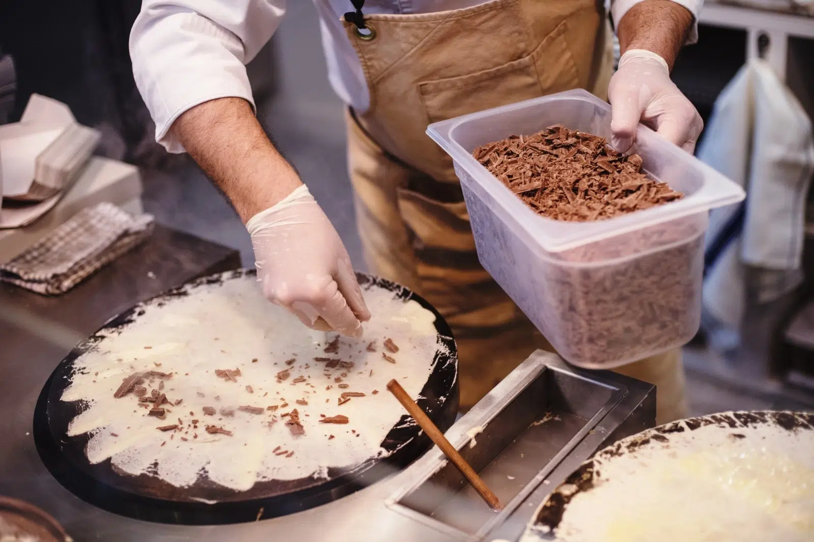 Royi’s Crêperie brand identity featuring minimalist design, handmade elements, and refined typography inspired by French culinary craftsmanship.