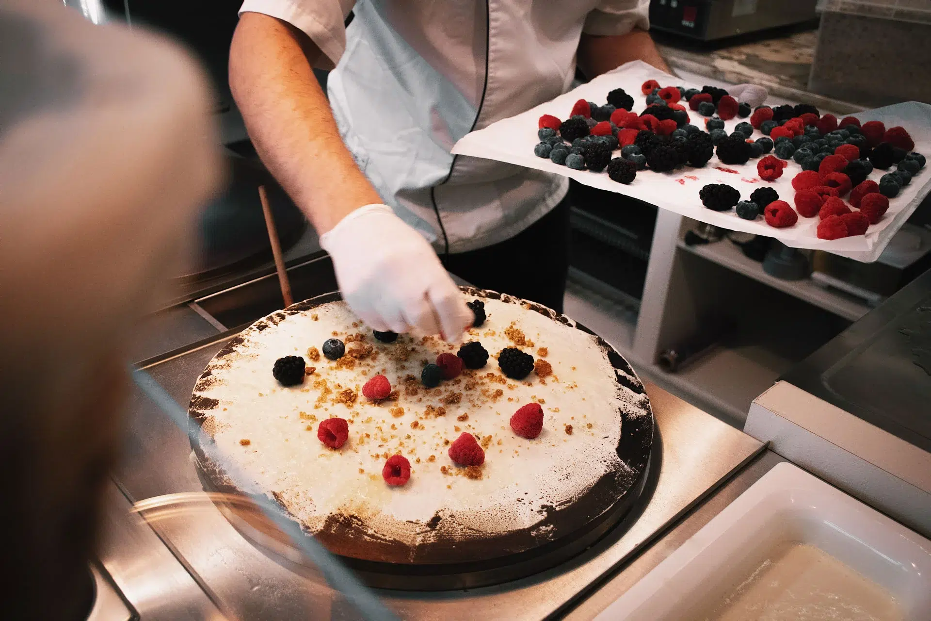 Royi’s Crêperie brand identity featuring minimalist design, handmade elements, and refined typography inspired by French culinary craftsmanship.