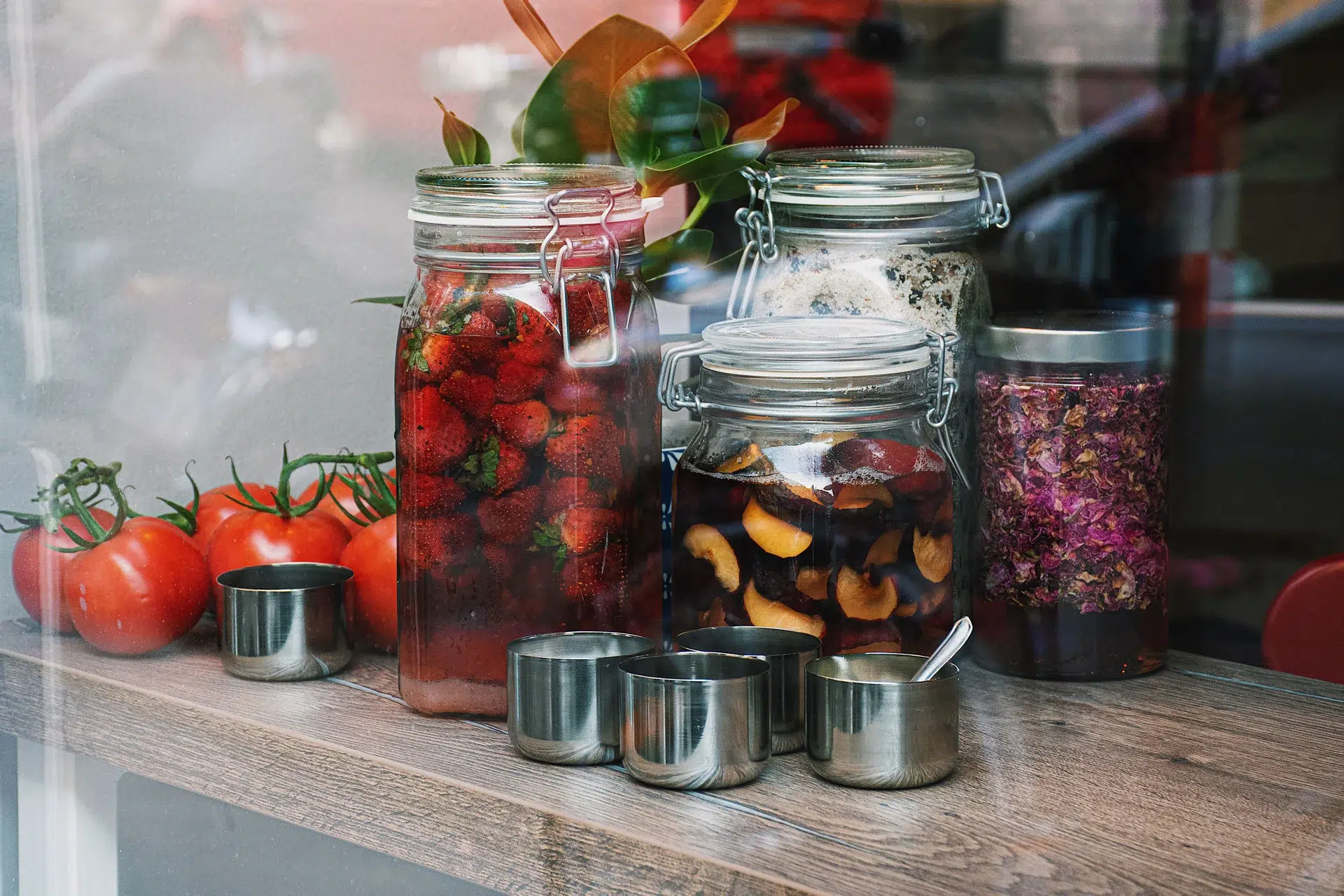 Royi’s Crêperie brand identity featuring minimalist design, handmade elements, and refined typography inspired by French culinary craftsmanship.