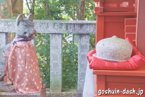 辰山稲荷神社(岐阜長良天神神社境内社)狛狐とおもかる石