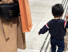 母「紙袋1つにまとめてください」 店員のとった行動が?「100点の接客」「これだよこれ!」