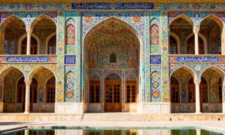 Golestan Palace: Permata Arsitektur Bersejarah di Jantung Teheran