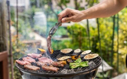 自宅でバーベキューする時に必要なものは?トラブルを避けて楽しむコツ
