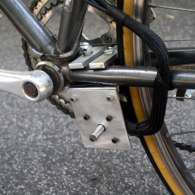 Mounting bracket for outrunner motor