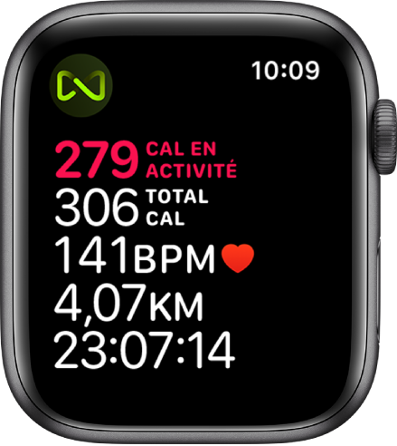 Écran Exercice affichant les informations relatives à un entraînement sur tapis roulant. Un symbole situé dans le coin supérieur gauche indique que l’Apple Watch est connectée sans fil au tapis roulant.