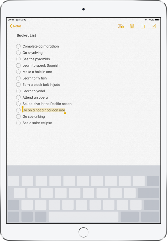 Uma nota a ser editada depois de o teclado ser transformado em trackpad. O teclado encontra-se escurecido para mostrar que agora funciona como um trackpad e está selecionado texto.