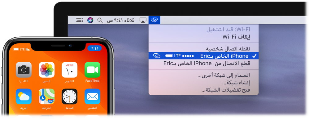 شاشة Mac تعرض قائمة Wi-Fi وتظهر بها نقطة اتصال شخصية متصلة بجهاز iPhone.