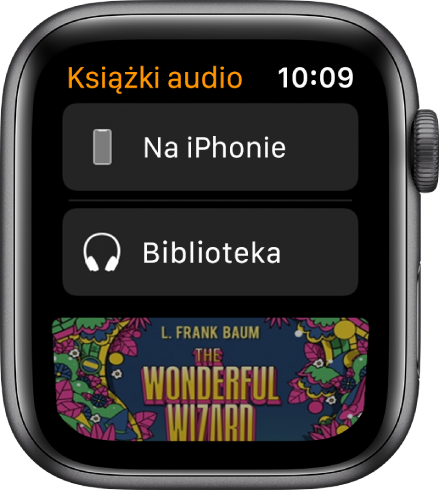 Apple Watch wyświetlający ekran Książki audio; na górze wyświetlany jest przycisk iPhone, pod nim przycisk Biblioteka, a na dole fragment grafiki okładki książki audio.