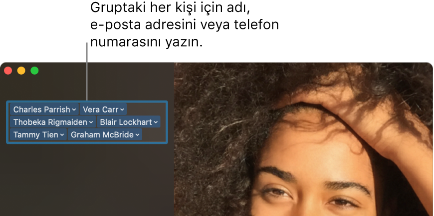 Görüntülü veya sesli aramanın nasıl yapılacağını, kişi ayrıntılarını girmek veya aramak için arama alanının nasıl kullanılacağını ve son aramalar listesinin nasıl görüntüleneceğini gösteren bir FaceTime penceresi.