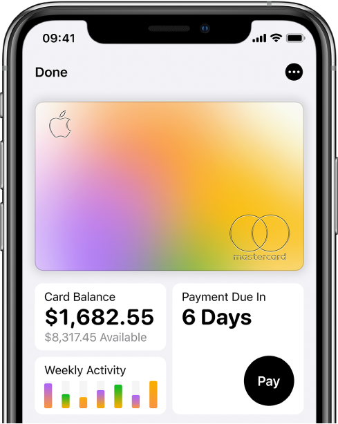 O Apple Card na Wallet, com o botão Mais apresentado no canto superior direito, o saldo total e a atividade semanal no canto inferior esquerdo, e o botão Pagar no canto inferior direito.