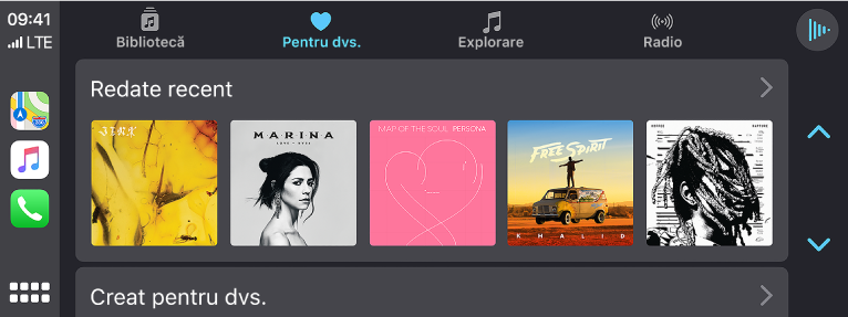 Ecranul CarPlay afișând un grup de melodii redate recent.