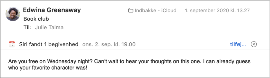 Et banner under besked-headeren i eksempelområdet viser oplysninger om en begivenhed, som Siri har fundet i beskeden. I højre side findes et link til at føje begivenheden til Kalender.