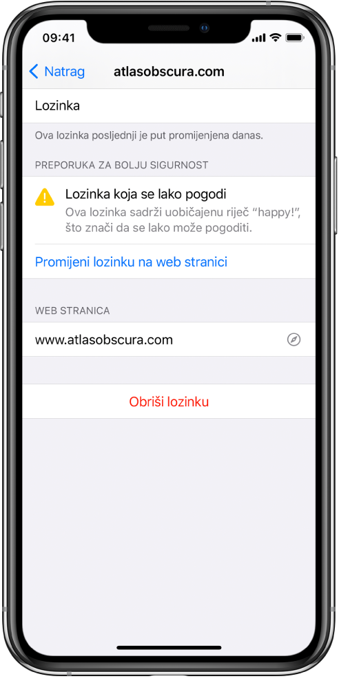 Zaslon računa u postavkama Lozinke. Preporuka sigurnosti kaže „Lozinka koja se lako pogodi. Ova lozinka sadrži uobičajenu riječ, ‘sreća!,’ što znači da se lako može pogoditi.” Tipka Promijeni lozinku na web stranici pojavljuje se ispod preporuke sigurnosti.