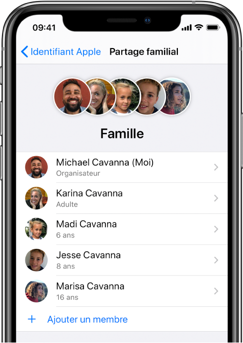 Écran Partage familial dans Réglages. Cinq membres de la famille sont listés et « Ajouter un membre » est affiché au bas de l’écran.
