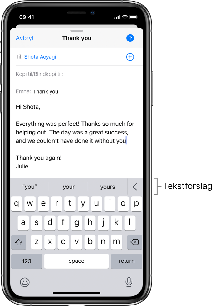 En skjerm i Mail viser at en e-post redigeres, med forslag for å fullføre det neste ordet.