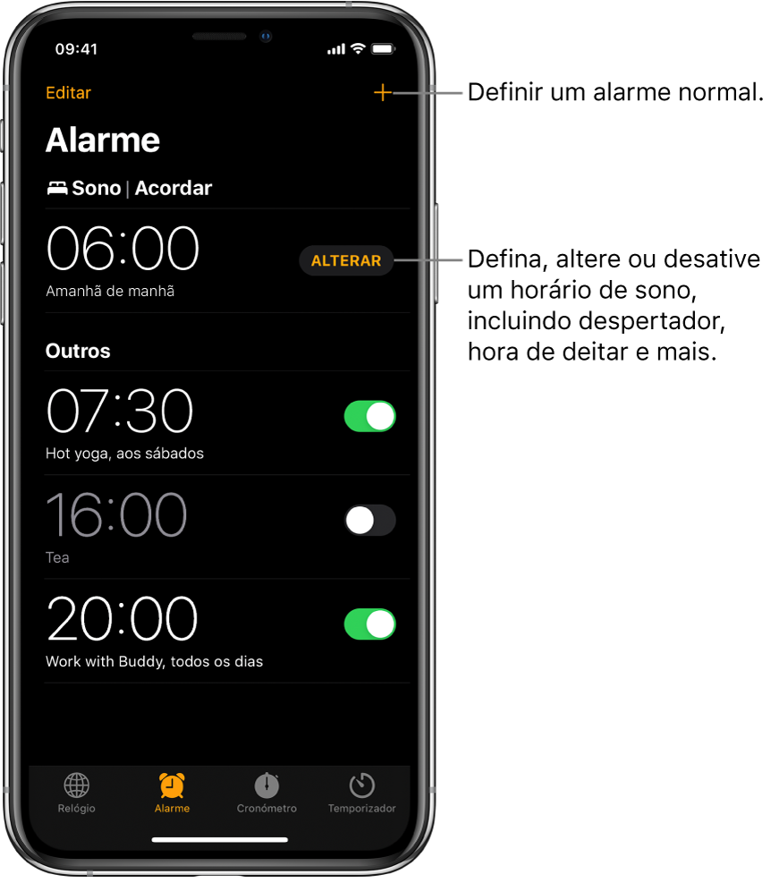 O separador Alarme com quatro alarmes definidos para várias horas. O botão para definir um alarme normal no canto superior direito e o alarme do despertador com o botão para alterar o horário de sono na aplicação Saúde.