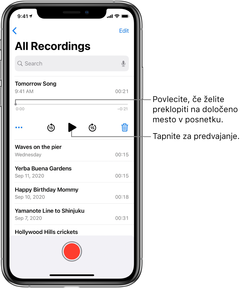 Zaslon seznama Voice Memos, na vrhu katerega je prikazan izbrani posnetek. Časovnica posnetka ima drsnik, ki ga lahko povlečete na točno določeno mesto v posnetku. Na obeh koncih so začetni in končni časi. Pod časovnico so gumb More, ki ga lahko tapnete za urejanje, podvajanje ali deljenje posnetka, gumb Play, gumb za preskakovanje nazaj in naprej za 15 sekund ter gumb Delete. Pod temi kontrolniki je seznam posnetkov, ki jih lahko odprete tako, da jih tapnete.