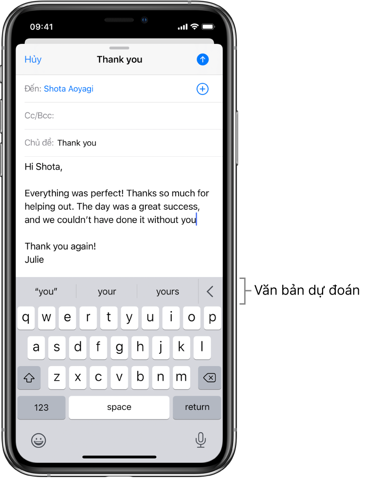 Một thư trong Mail đang hiển thị một email đang được sửa, với các gợi ý để hoàn thành từ tiếp theo.