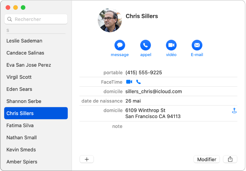 Fenêtre Contacts avec le bouton Plan à côté de l’adresse postale.