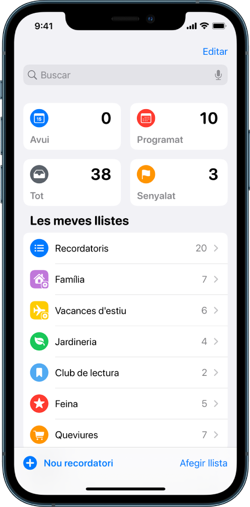 Pantalla que mostra diverses llistes a l’app Recordatoris. El camp de cerca pareix a la part superior, a sobre de “Llistes intel·ligents” dels recordatoris que vencen avui, els recordatoris programats, tots els recordatoris i els recordatoris senyalats. El botó “Afegir llista” es troba a la part inferior dreta.