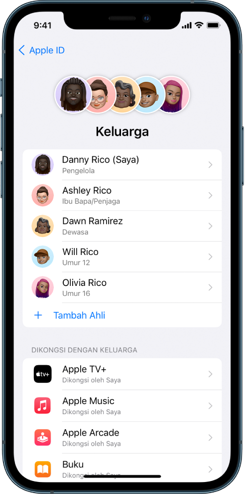 Skrin Perkongsian Keluarga dalam Seting. Lima ahli keluarga disenaraikan dan 4 langganan dikongsi dengan keluarga.