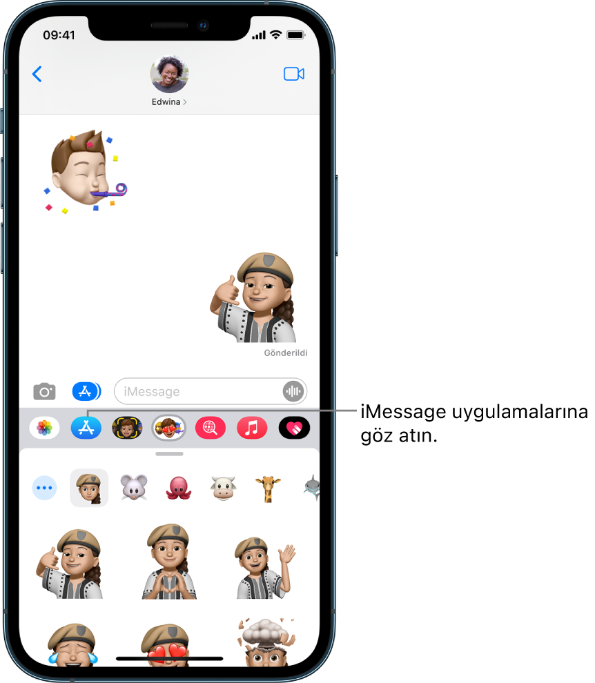 iMessage Uygulama Tarayıcı düğmesinin seçili olduğu bir Mesajlar yazışması. Açık uygulama çekmecesinde gülen yüz çıkartmaları gösteriliyor.