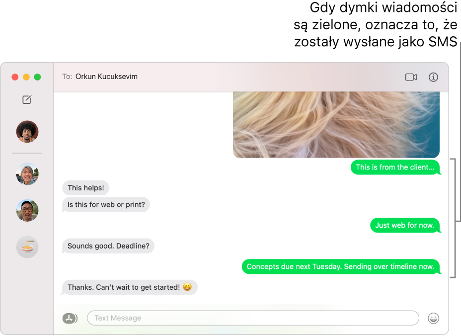 Okno aplikacji Wiadomości z kilkoma rozmowami widocznymi na pasku bocznym po lewej oraz zapisem rozmowy widocznym po prawej. Te dymki wiadomości są zielone, co oznacza, że zostały wysłane jako wiadomości SMS.
