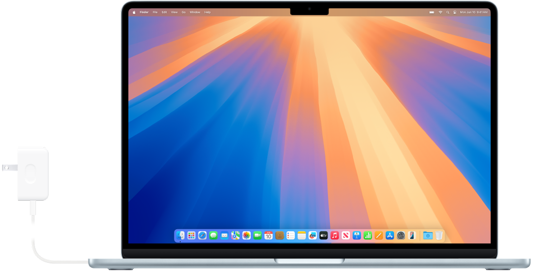 Un MacBook Air avec l’adaptateur secteur branché.
